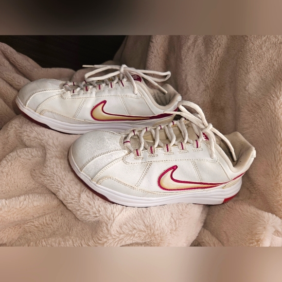 2006 Nike sneakers - Picture 1 of 7